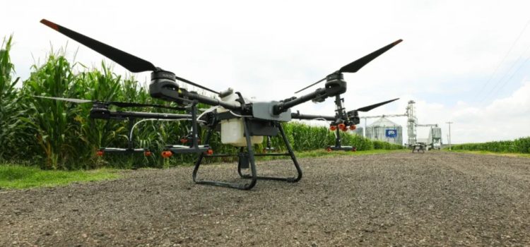 Entregán drones en beneficio a los productores agricolas de la entidad