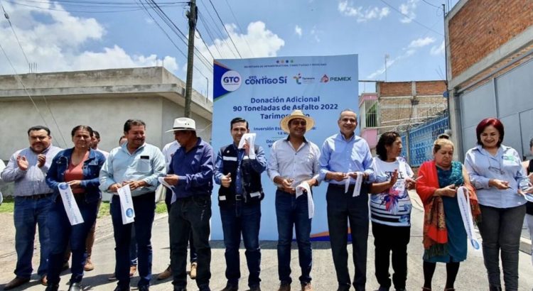 Pemex apoya a municipios del estado a traves de la donación de asfalto