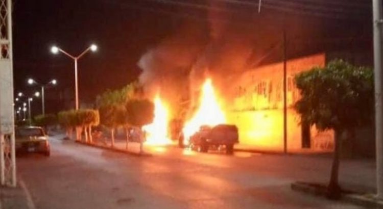 Incendian vehículo de funcionario en Celaya