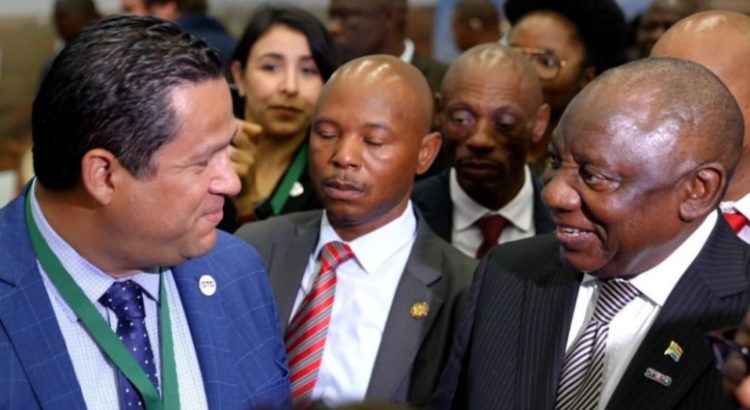 Presenta Gobernador la Mentefactura de GTO en Sudáfrica