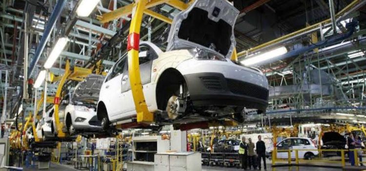 Incrementan empleos del sector automotriz en la entidad