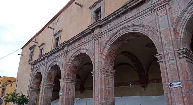 Clausuran patio de la Casa de la Cultura de Celaya