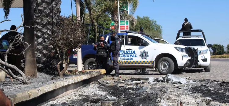 Encuentran a un hombre con las manos cercenadas y con un narcomensaje en Guanajuato