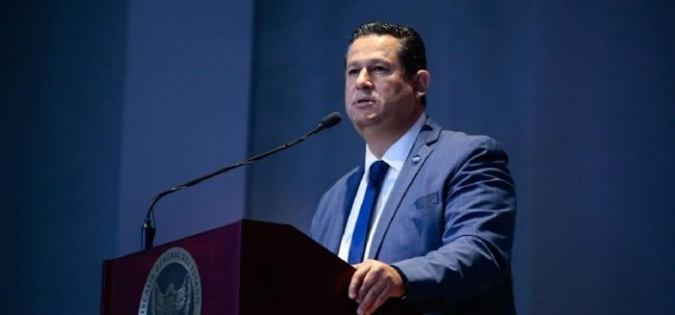 Gobernador de Guanajuato perfila magistratura para esposa del fiscal