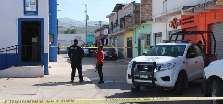 Madre policía y su hijo asesinados en violento ataque en su hogar en Guanajuato