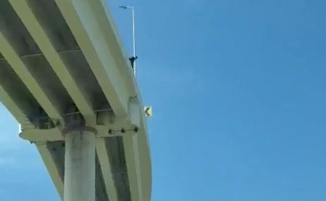 Muere policía municipal tras arrojarse de un puente en León; autoridades investigan el caso